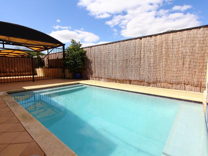 11 Richards Place, Cannington WA 6107