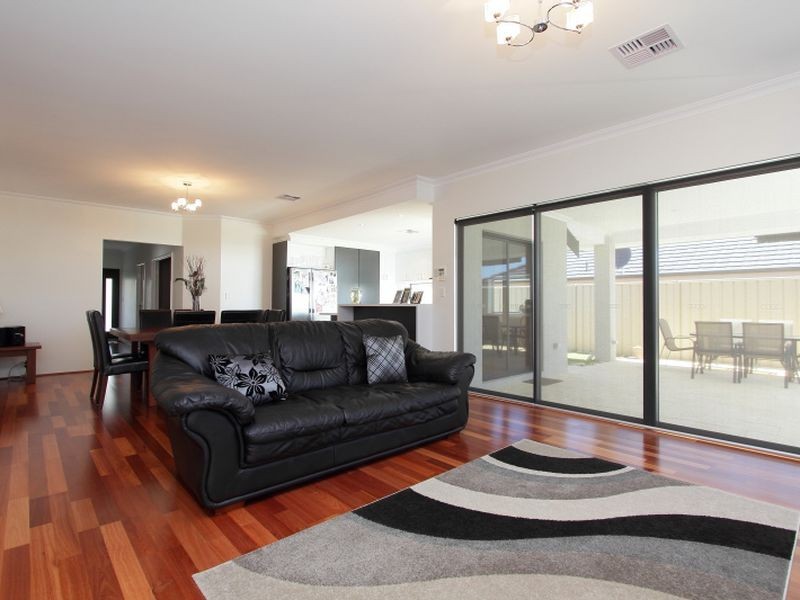 17 Norwich Way, High Wycombe WA 6057