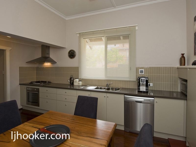 8 Rathay Street, Victoria Park WA 6100