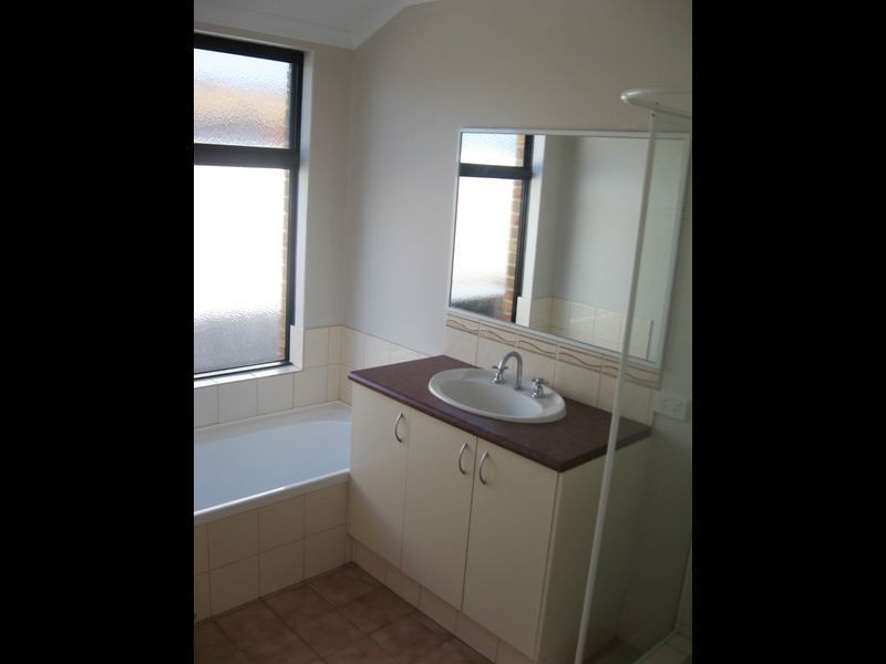 126C Roberts Road, Rivervale WA 6103