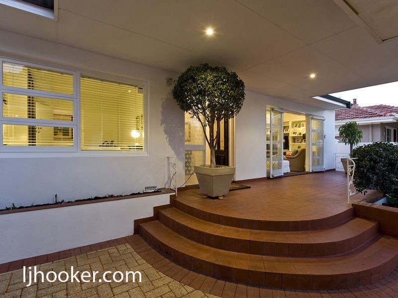 37 Lockhart Street, Como WA 6152