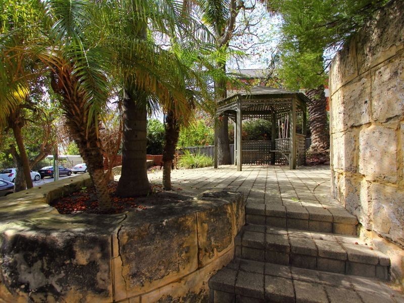 9/12 King George Street, Victoria Park WA 6100