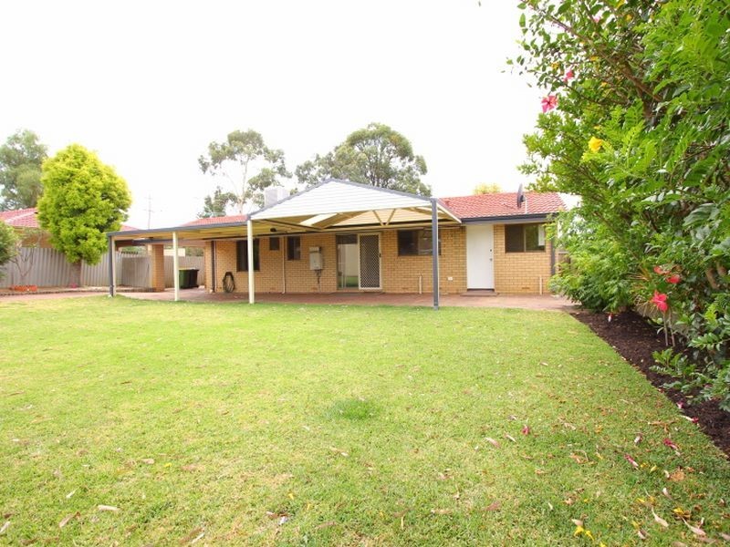 8 Berberis Way, Forrestfield WA 6058