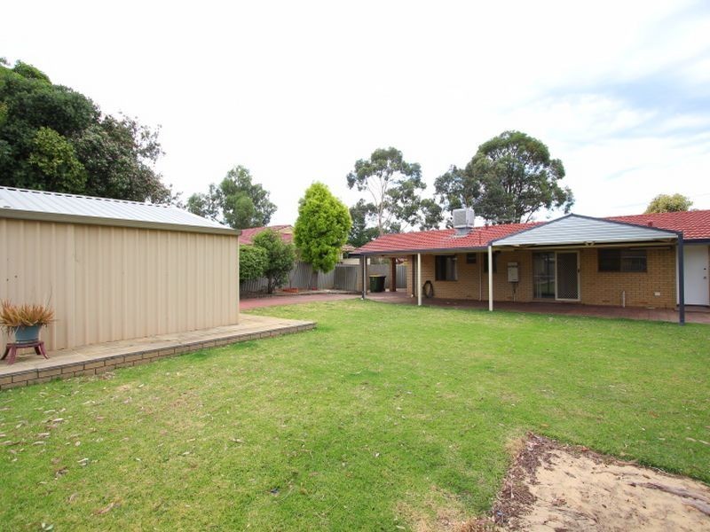 8 Berberis Way, Forrestfield WA 6058