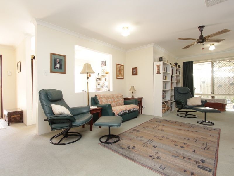 8 Woodrow Court, Queens Park WA 6107