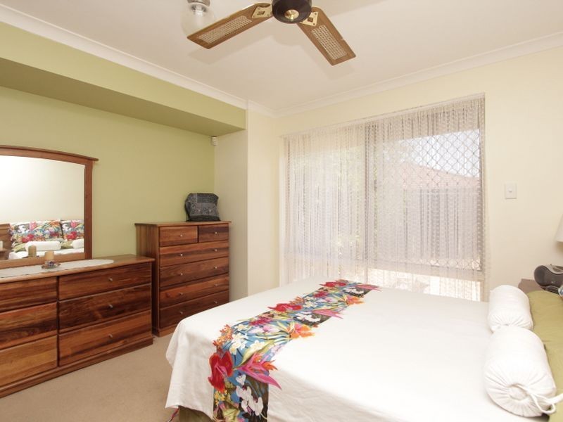 8 Woodrow Court, Queens Park WA 6107