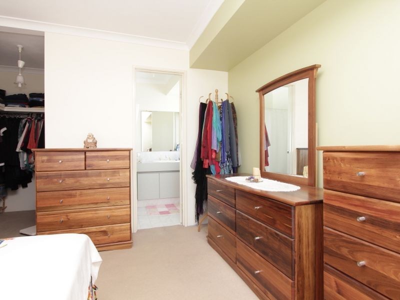 8 Woodrow Court, Queens Park WA 6107