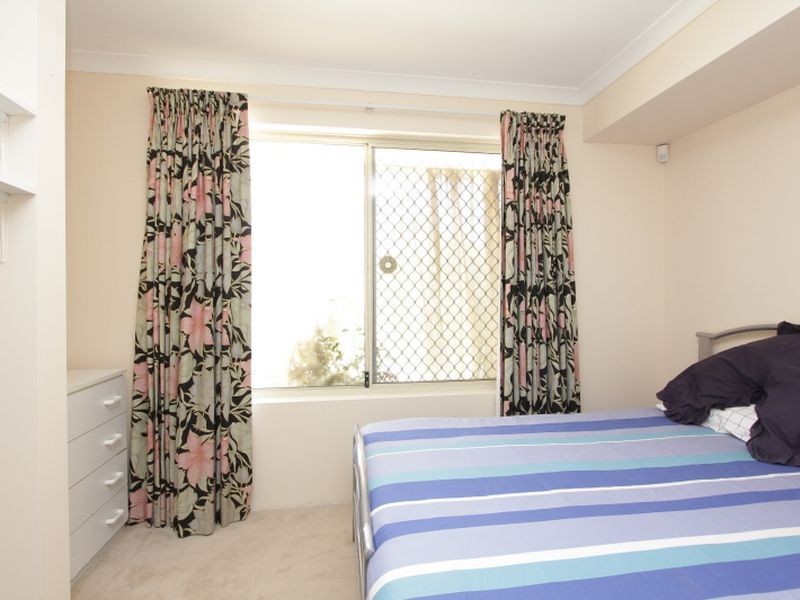 8 Woodrow Court, Queens Park WA 6107