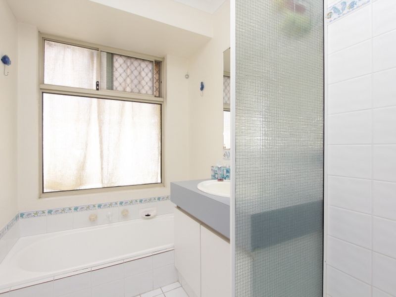 8 Woodrow Court, Queens Park WA 6107