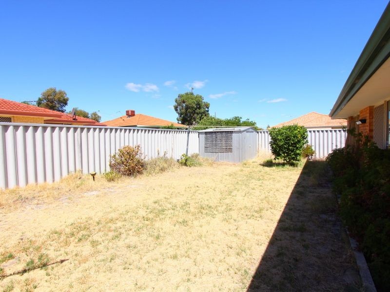 8 Woodrow Court, Queens Park WA 6107