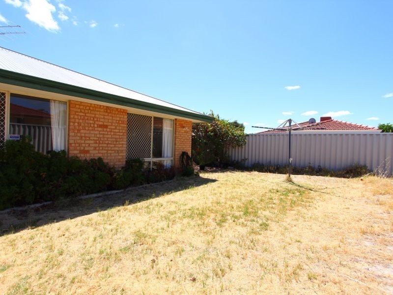 8 Woodrow Court, Queens Park WA 6107