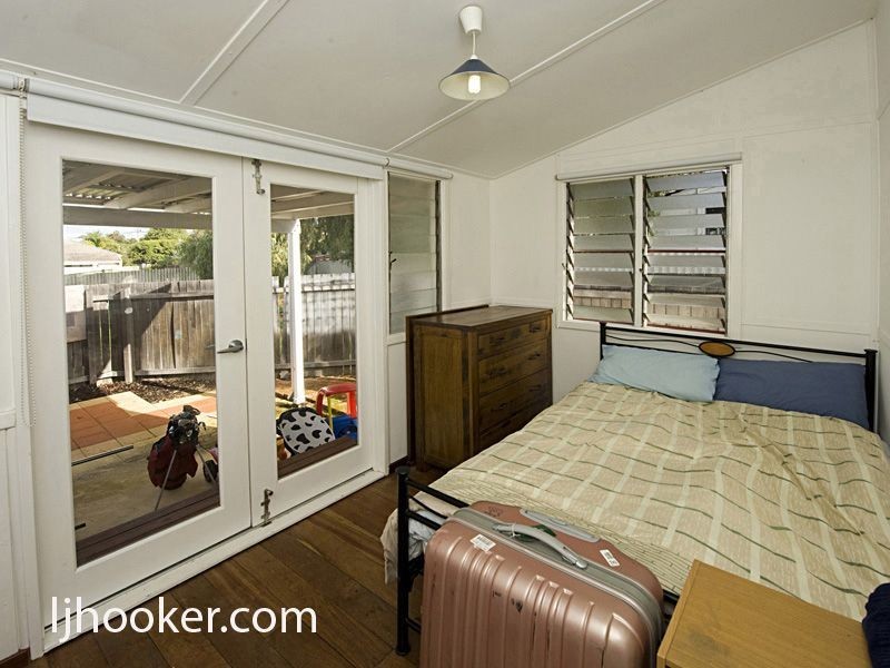 10 Reen Street, St James WA 6102