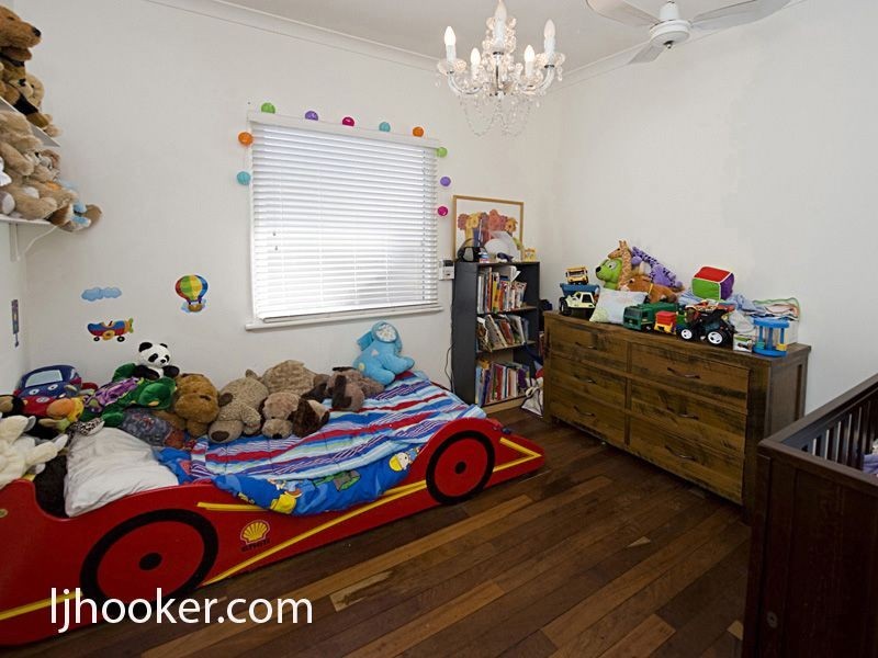 10 Reen Street, St James WA 6102