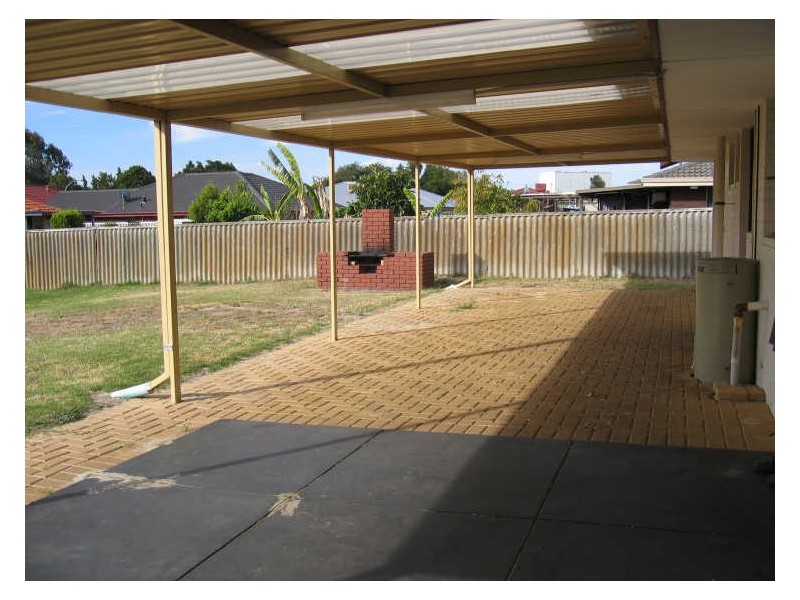 29 Longhurst Way, Queens Park WA 6107