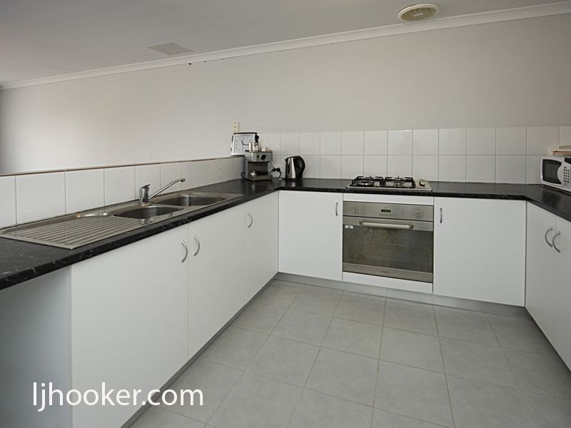 1/289 Wharf Street, Queens Park WA 6107