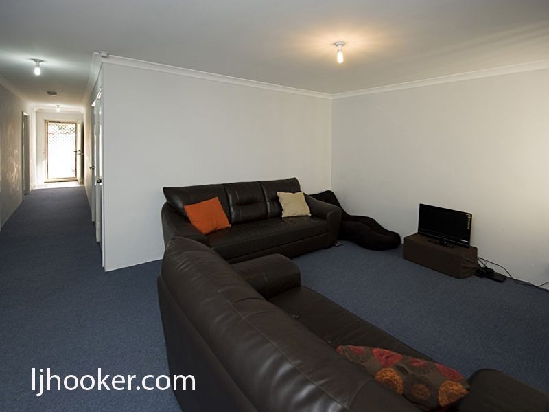 1/289 Wharf Street, Queens Park WA 6107