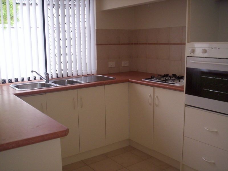 4i Ball Place, Queens Park WA 6107