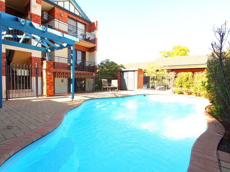 2/8 King George Street, Victoria Park WA 6100