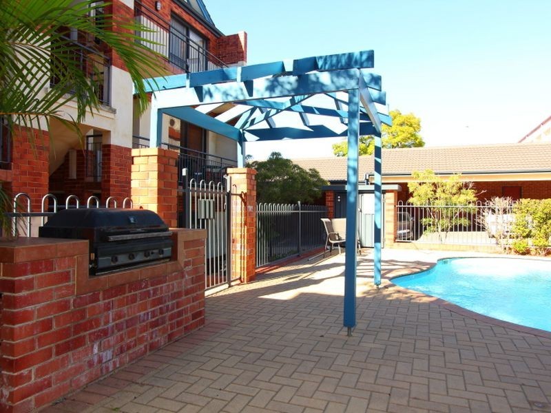 2/8 King George Street, Victoria Park WA 6100