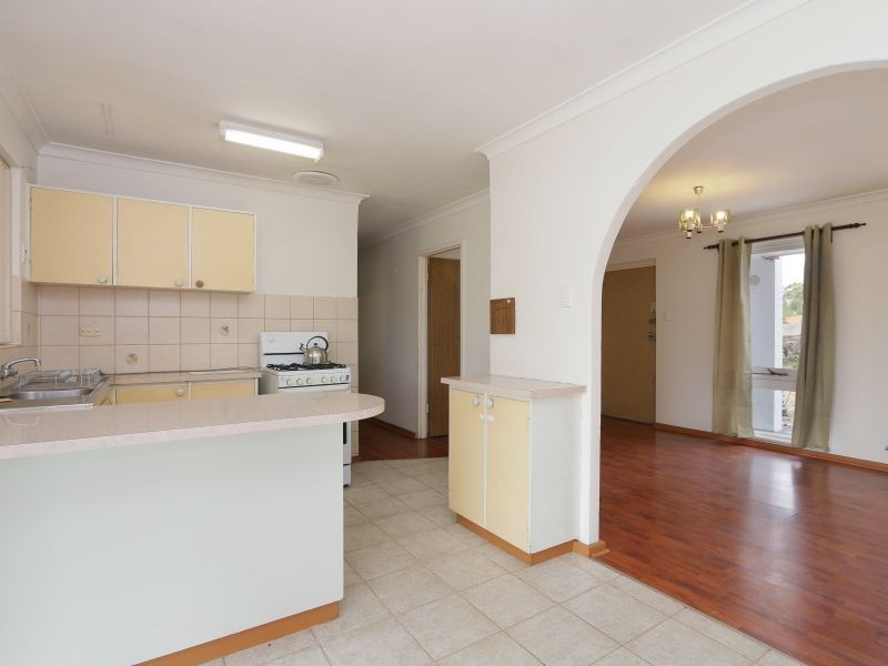 29 Longhurst Way, Queens Park WA 6107