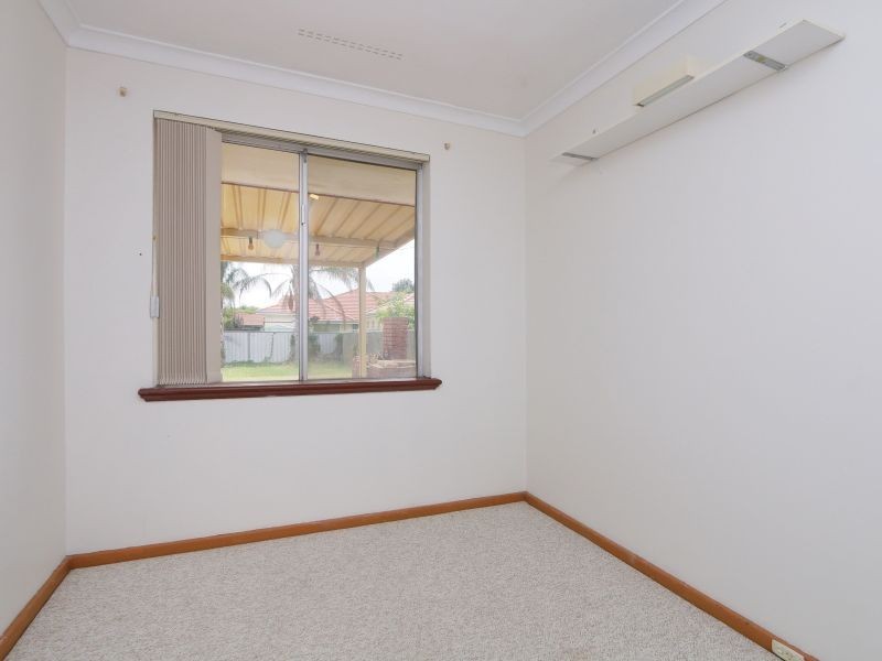 29 Longhurst Way, Queens Park WA 6107