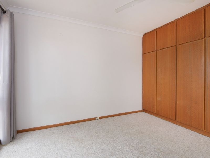 29 Longhurst Way, Queens Park WA 6107