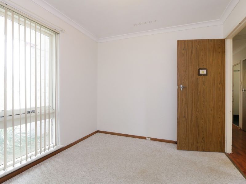 29 Longhurst Way, Queens Park WA 6107