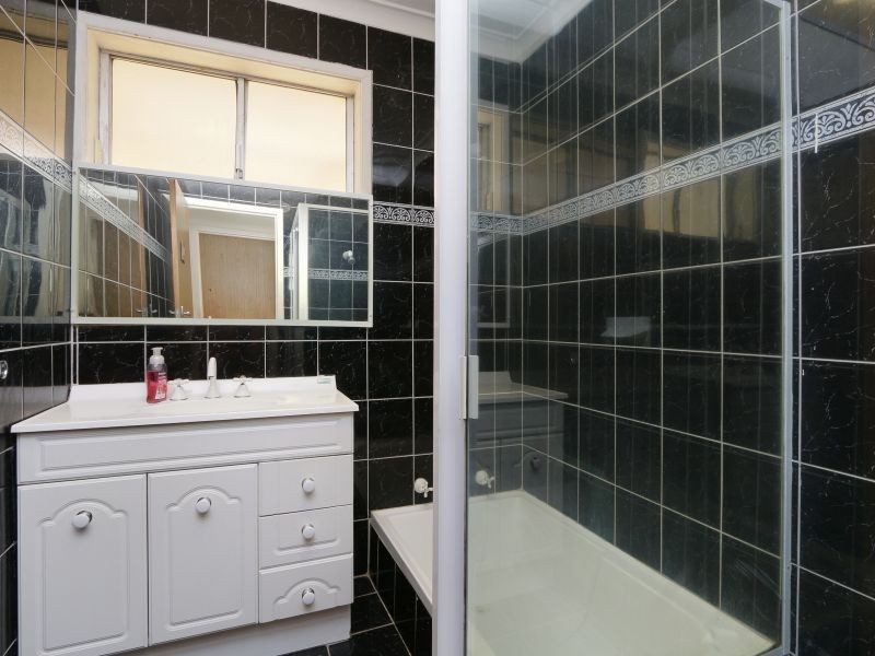 29 Longhurst Way, Queens Park WA 6107