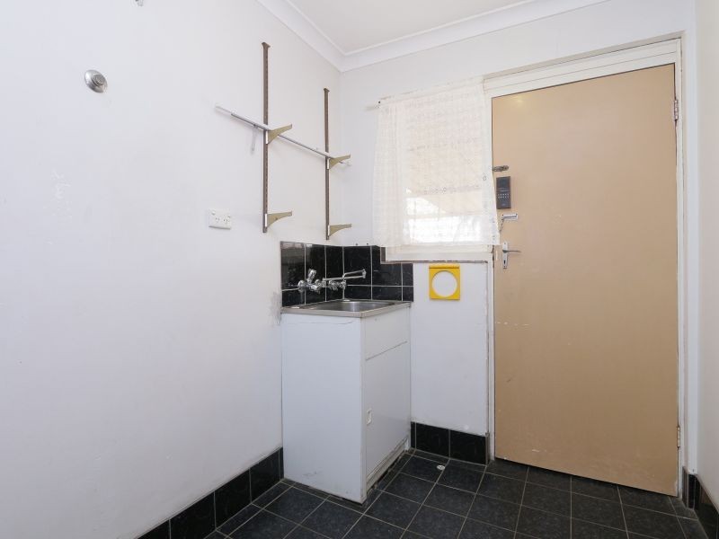 29 Longhurst Way, Queens Park WA 6107