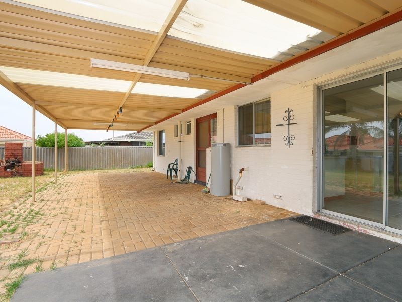 29 Longhurst Way, Queens Park WA 6107