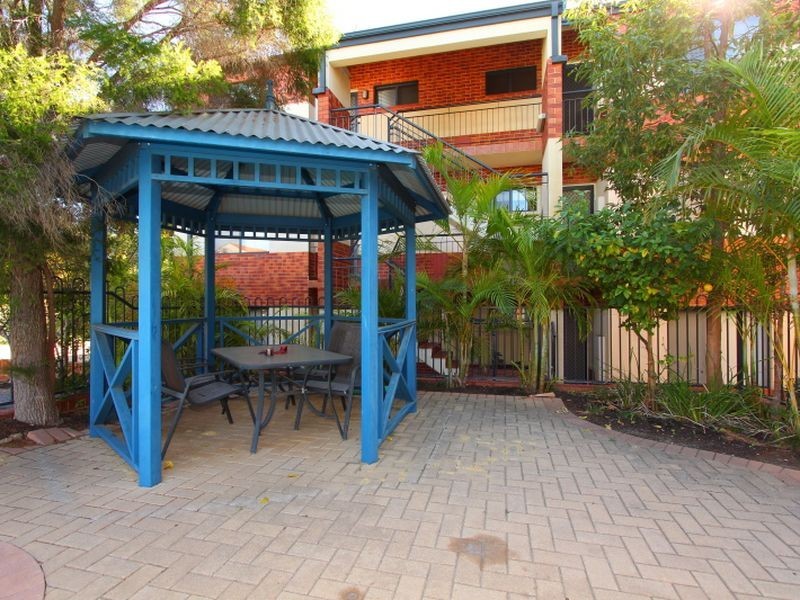 2/8 King George Street, Victoria Park WA 6100