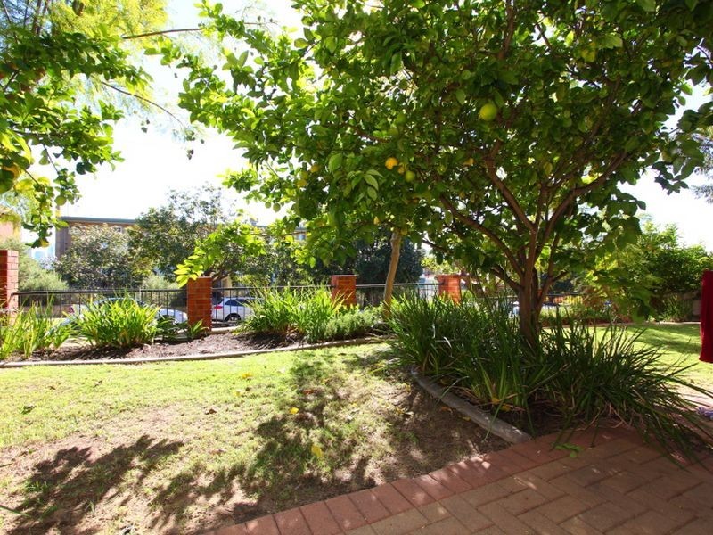 2/8 King George Street, Victoria Park WA 6100