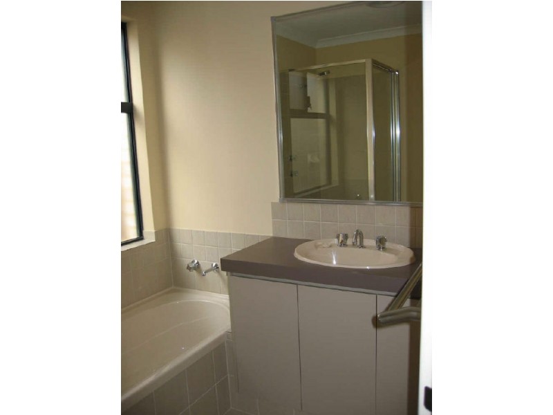 1/13 Civic Gardens, Cannington WA 6107