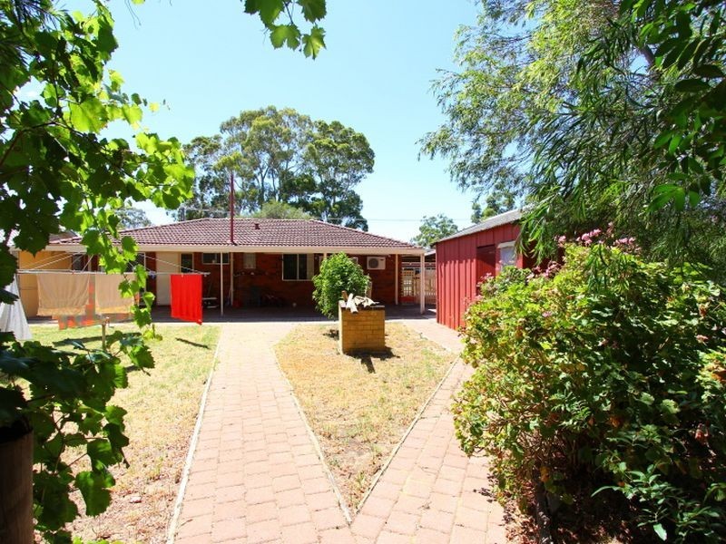 10 Brookdale Drive, Armadale WA 6112