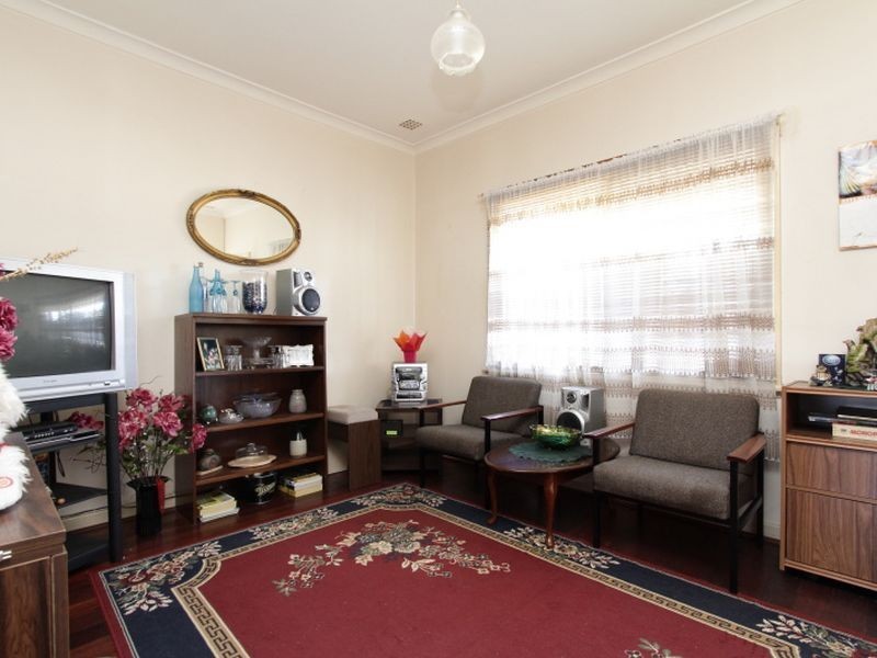 64 Hartfield Street, Queens Park WA 6107