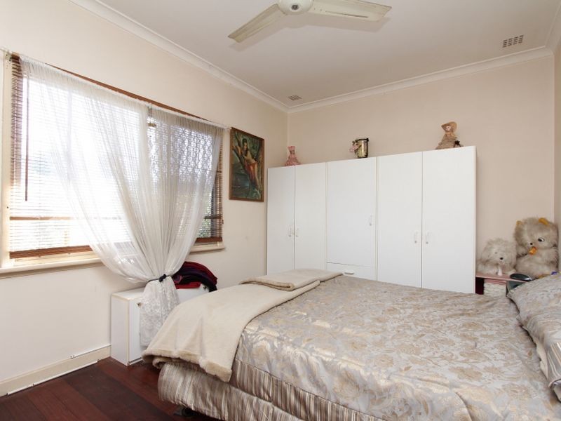 64 Hartfield Street, Queens Park WA 6107