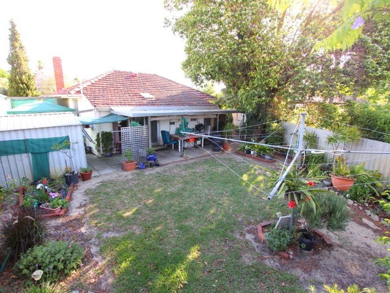 64 Hartfield Street, Queens Park WA 6107