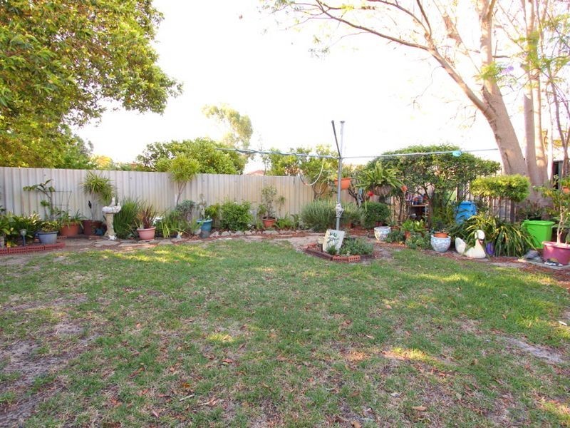 64 Hartfield Street, Queens Park WA 6107