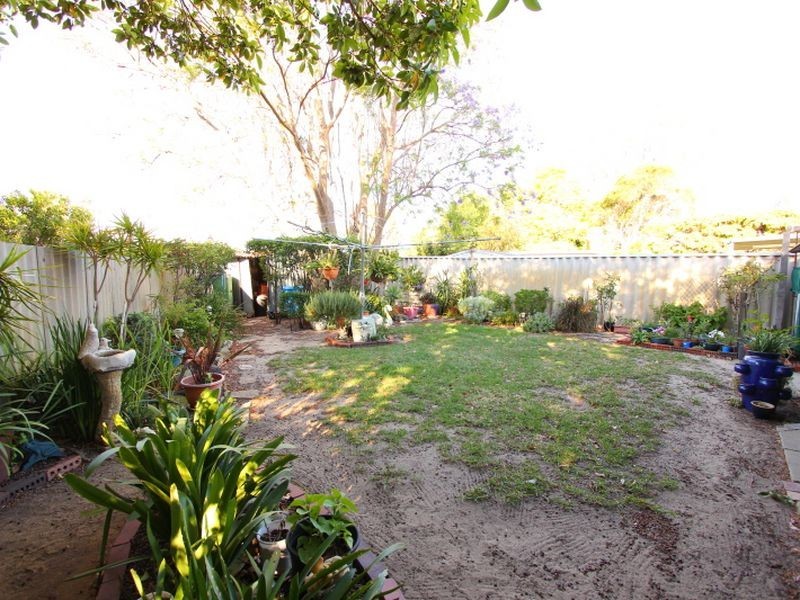 64 Hartfield Street, Queens Park WA 6107