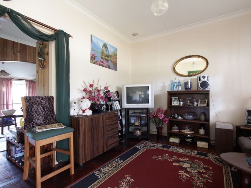 64 Hartfield Street, Queens Park WA 6107