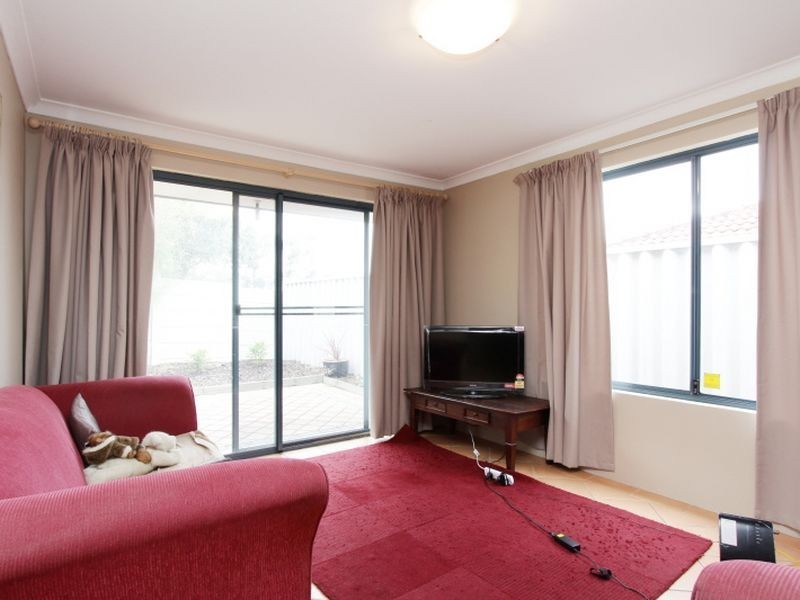 8/24 Farnham Street, Bentley WA 6102