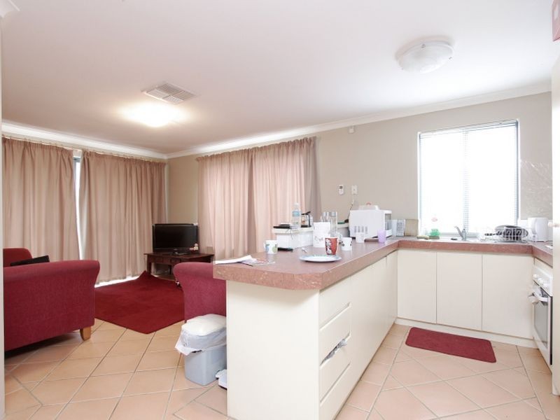 8/24 Farnham Street, Bentley WA 6102