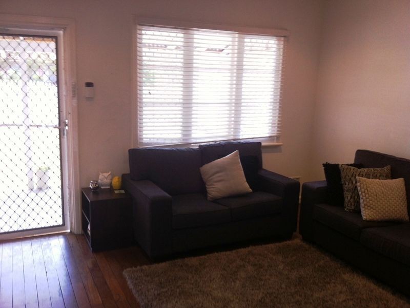 10 Reen Street, St James WA 6102