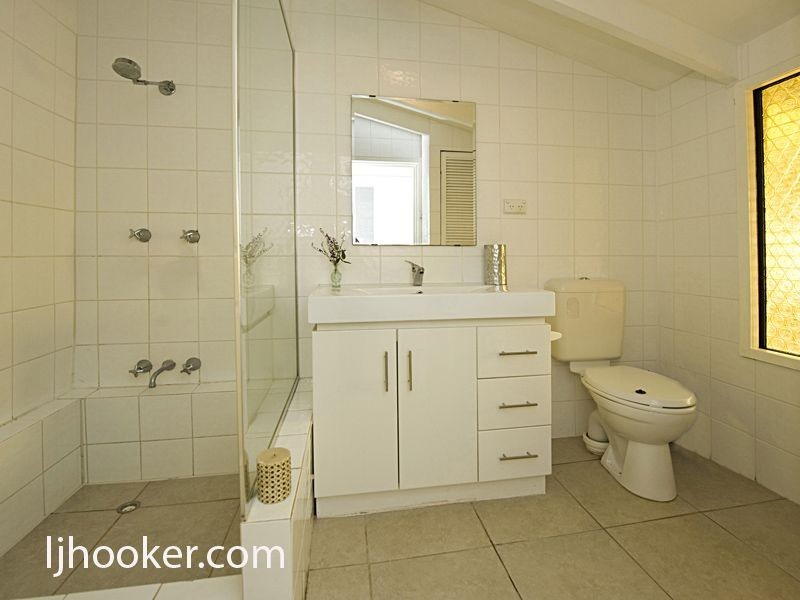 10 Reen Street, St James WA 6102