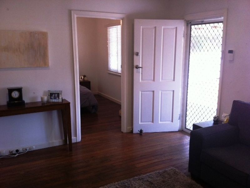 10 Reen Street, St James WA 6102