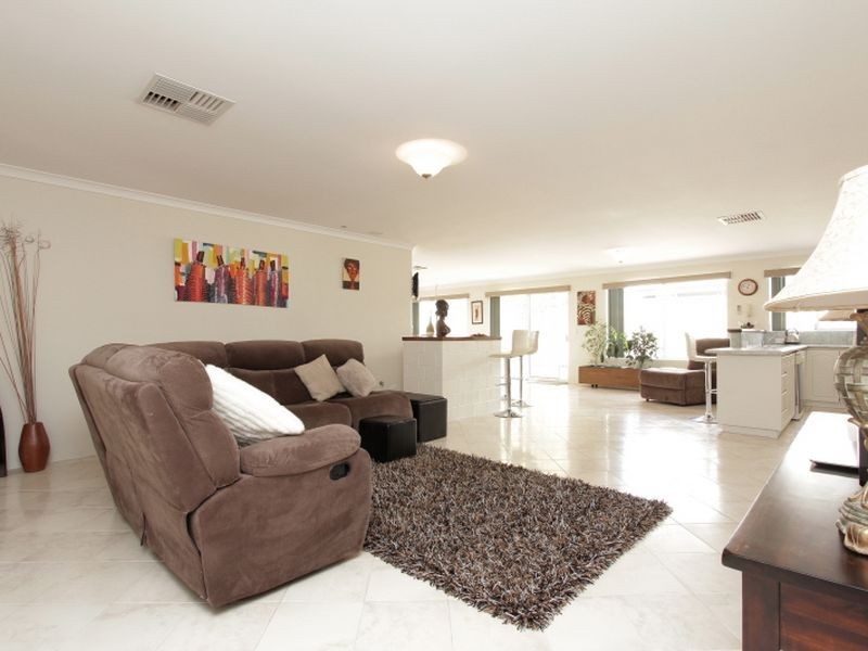 9 Rousham Street, Canning Vale WA 6155