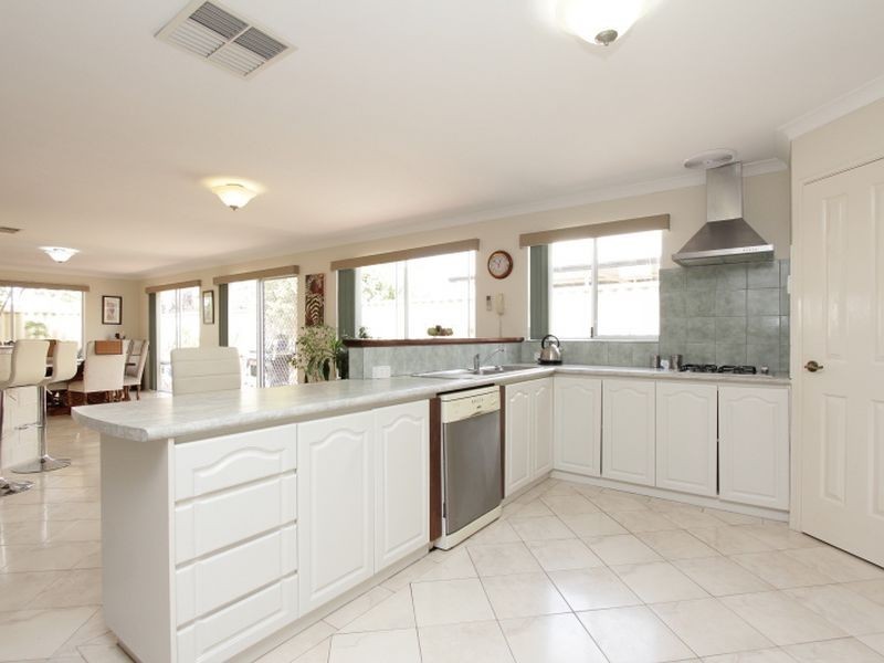 9 Rousham Street, Canning Vale WA 6155