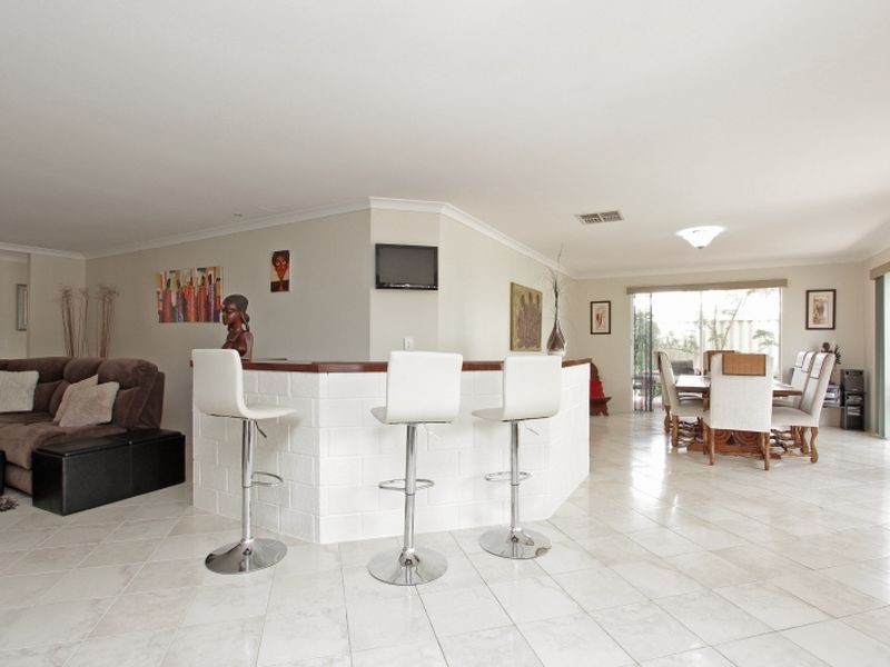 9 Rousham Street, Canning Vale WA 6155