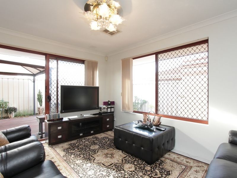 2/32 Crawford Street, Cannington WA 6107