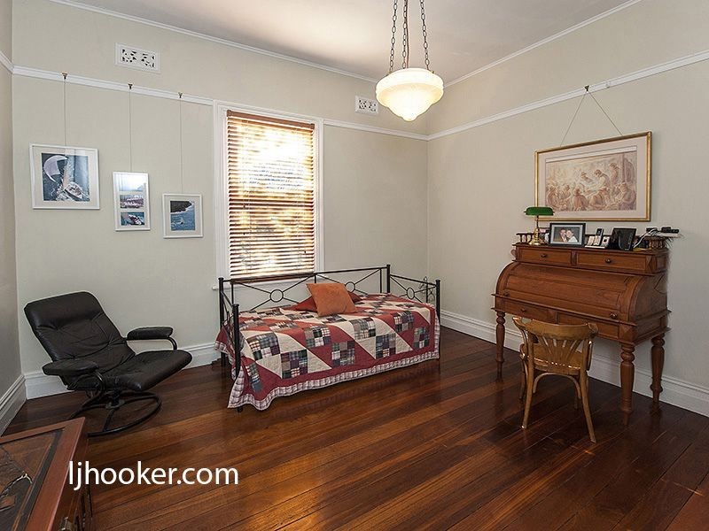 8 Temple Street, Victoria Park WA 6100